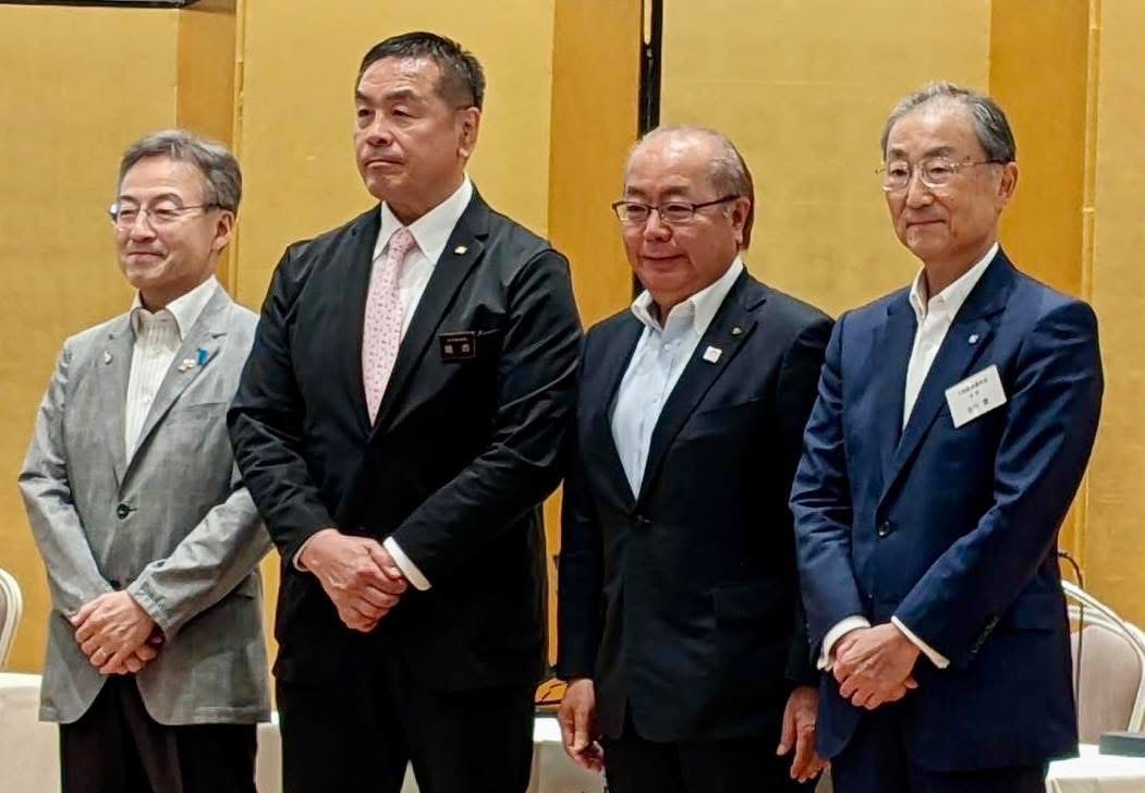 20250822 3県知事+金井会長.jpg