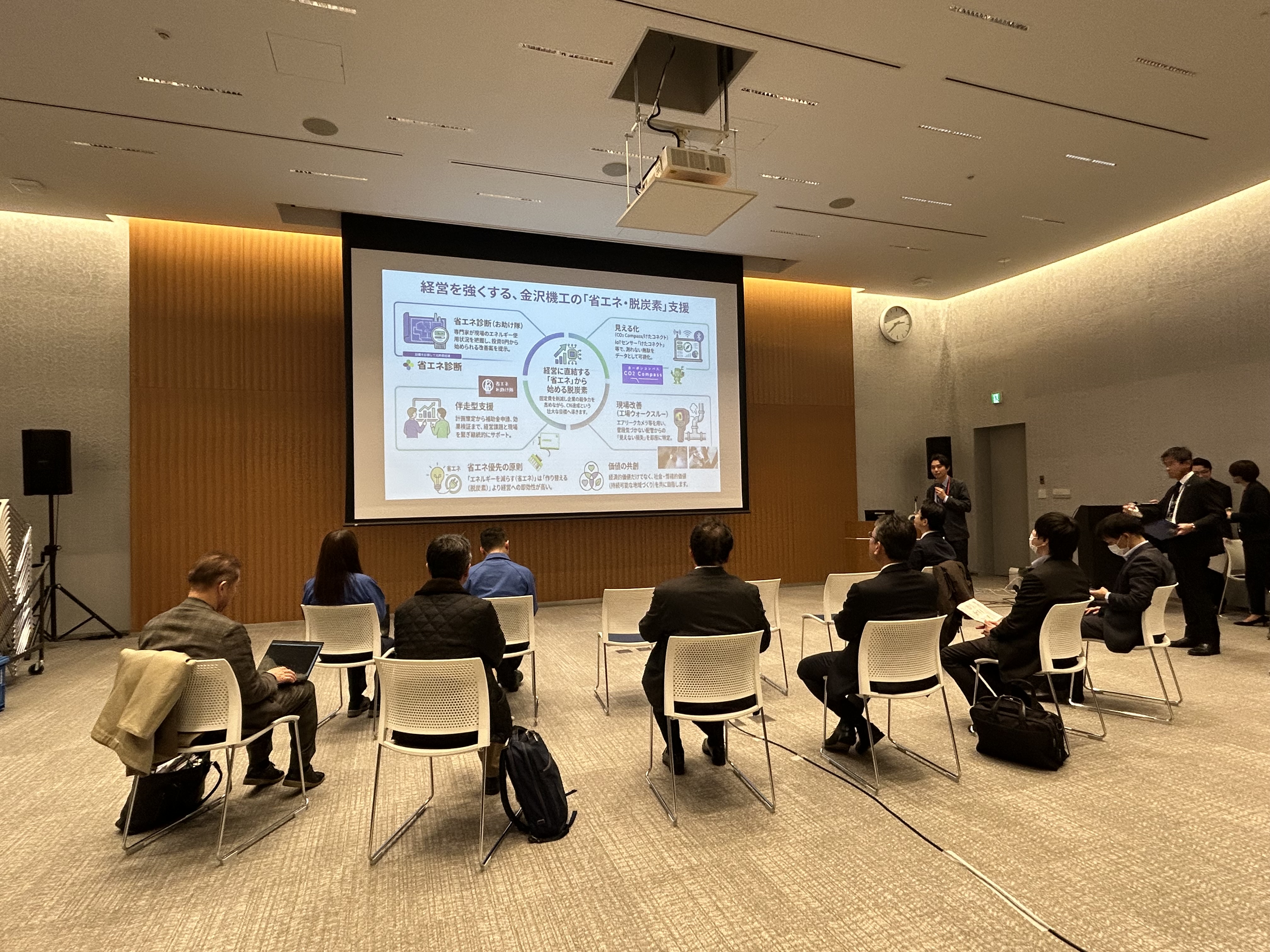 20260311ビジネスマッチング相談会_登壇.JPG